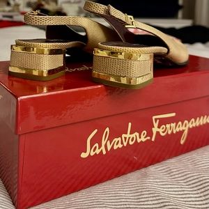 Excellent condition, they look great with literally anything jeans to skirt